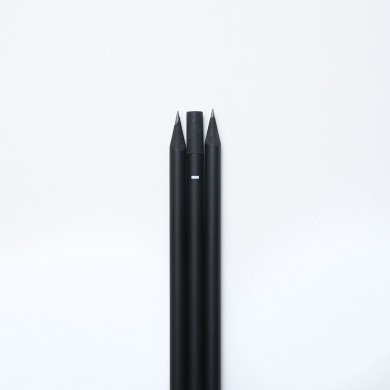 Obyčejná tužka s lepenou gumou a potiskem bílá, tvrdost 2B (měkká)